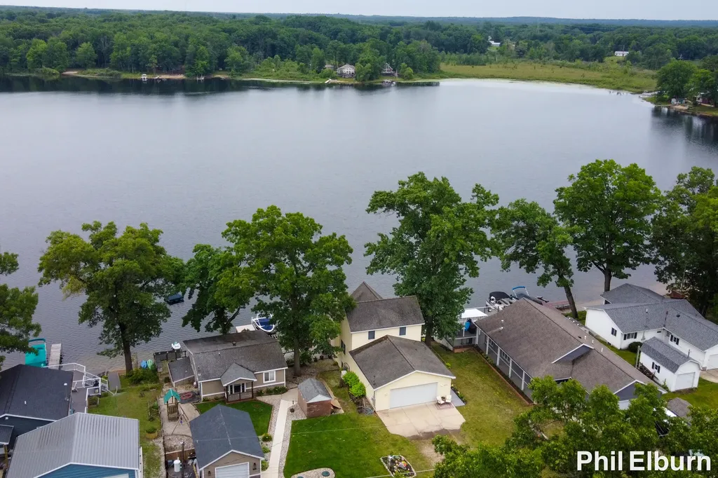 3611 Holiday Drive Montcalm Township MI 48838