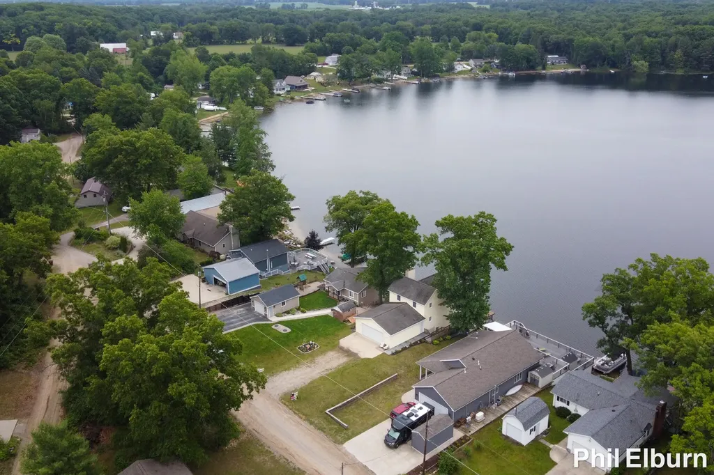 3611 Holiday Drive Montcalm Township MI 48838