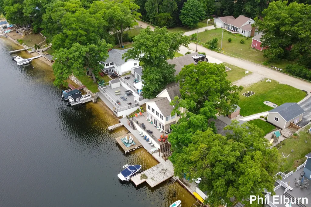 3611 Holiday Drive Montcalm Township MI 48838