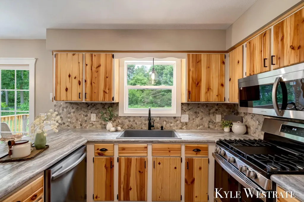 1689 Slater Street Dorr Township MI 49323