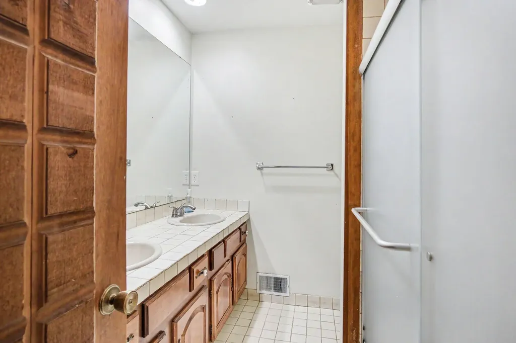 540 Roundtree Drive NE Ada Township MI 49301