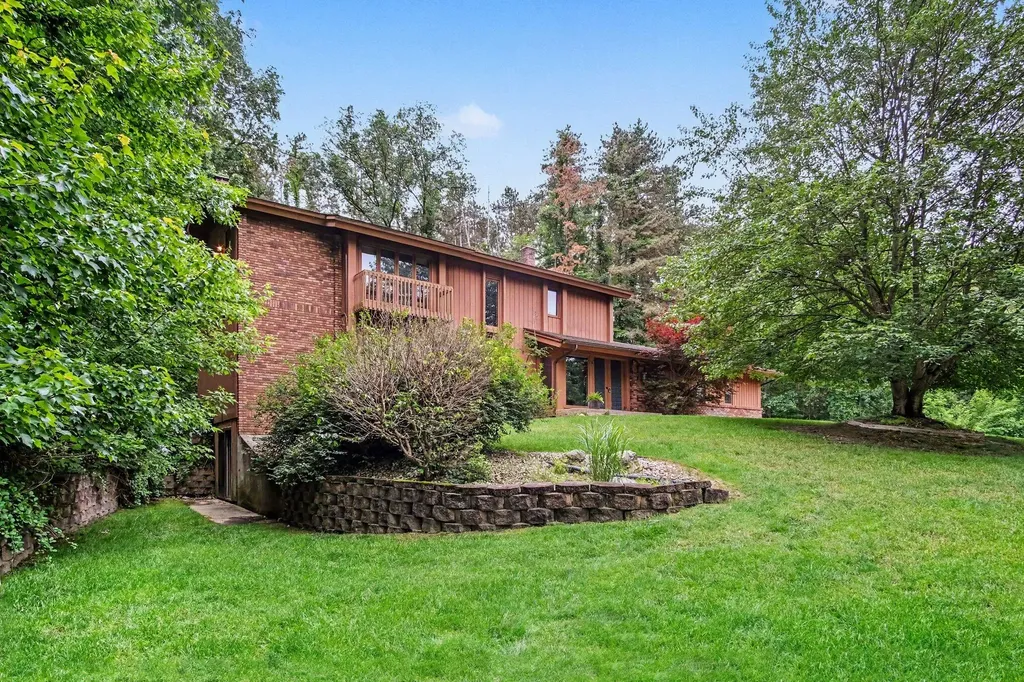 540 Roundtree Drive NE Ada Township MI 49301