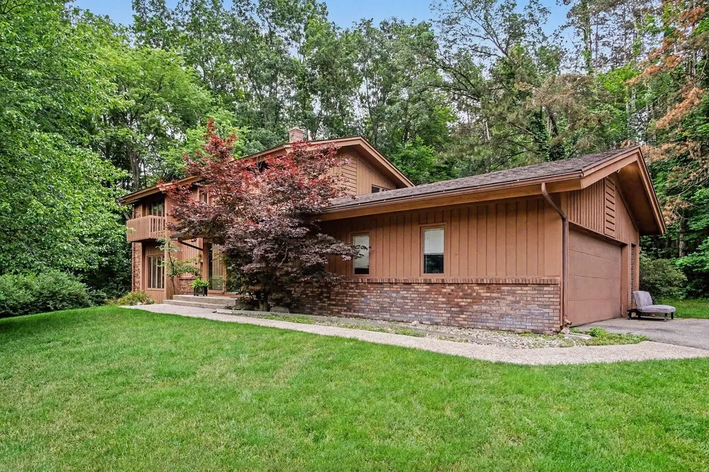 540 Roundtree Drive NE Ada Township MI 49301
