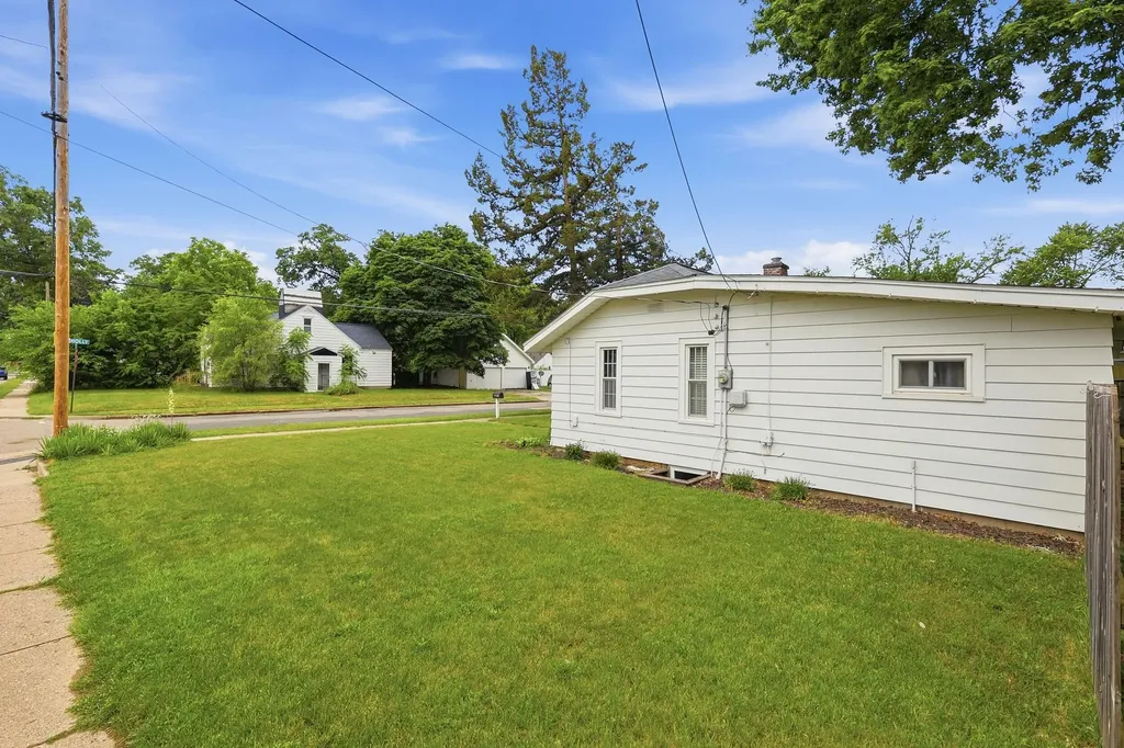 137 Holly Street SW Wyoming City MI 49548