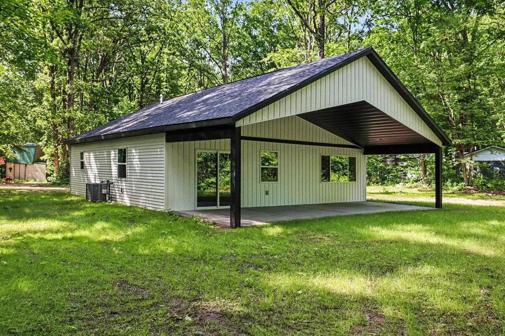 9066 Agawa Trail Reynolds Township MI 49329
