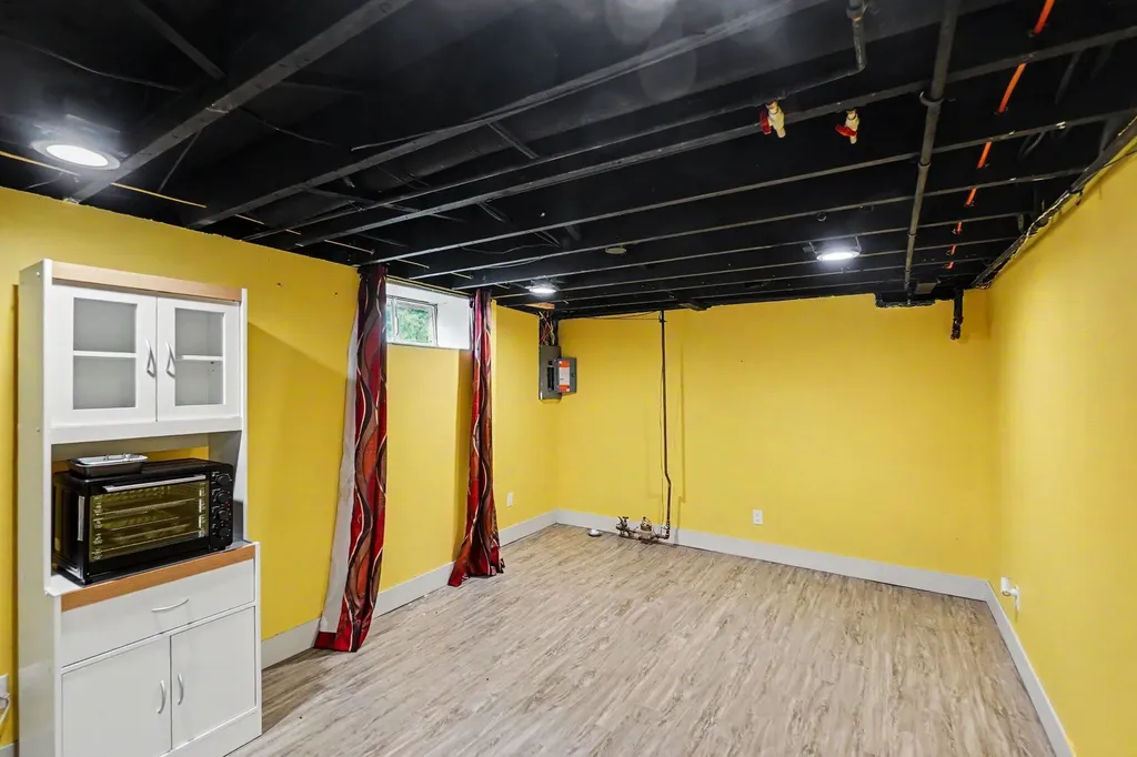 1262 NE Beechwood Street NE Grand Rapids City MI 49505