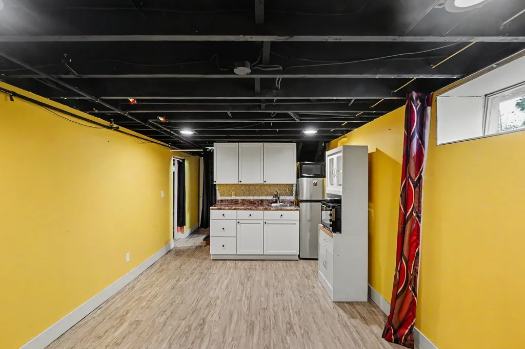1262 NE Beechwood Street NE Grand Rapids City MI 49505