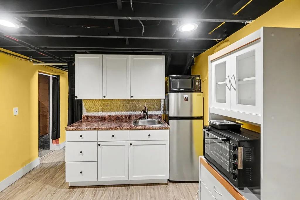 1262 NE Beechwood Street NE Grand Rapids City MI 49505