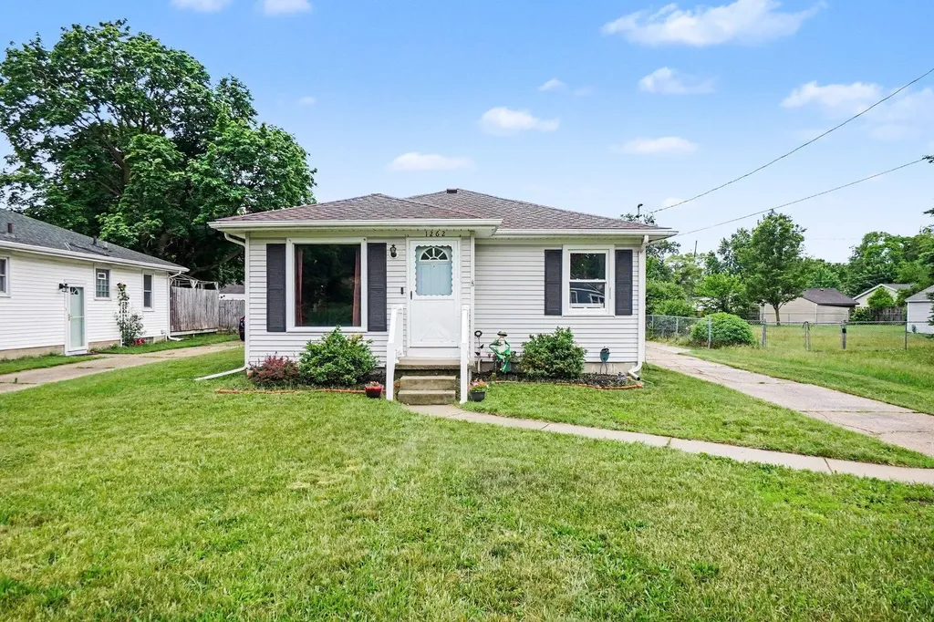 1262 NE Beechwood Street NE Grand Rapids City MI 49505