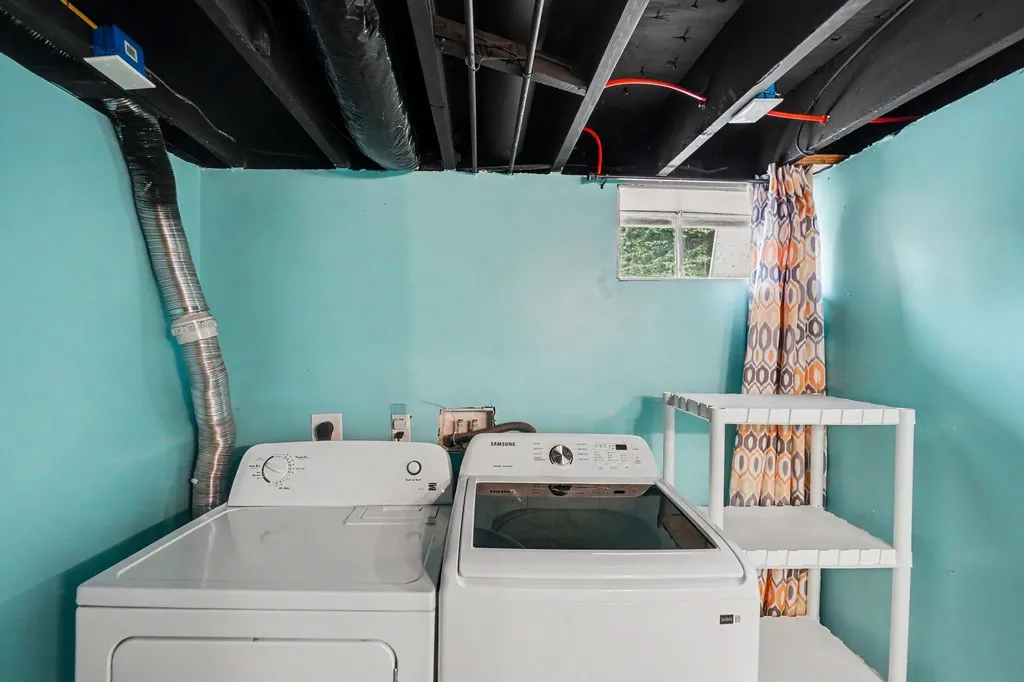 1262 NE Beechwood Street NE Grand Rapids City MI 49505