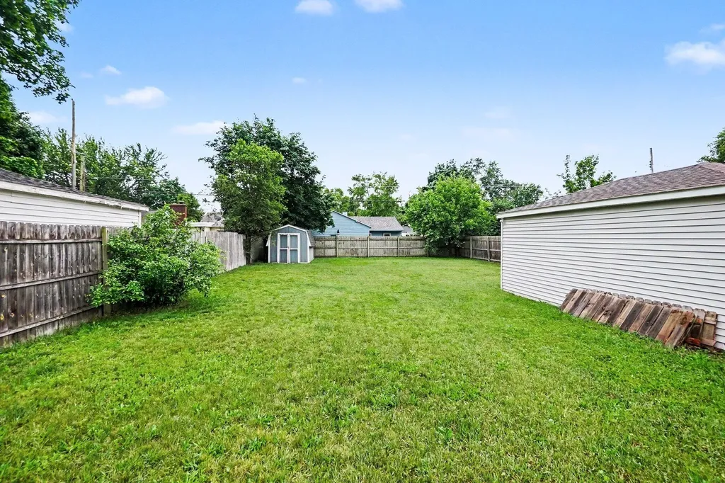 1262 NE Beechwood Street NE Grand Rapids City MI 49505