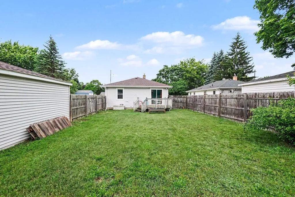 1262 NE Beechwood Street NE Grand Rapids City MI 49505