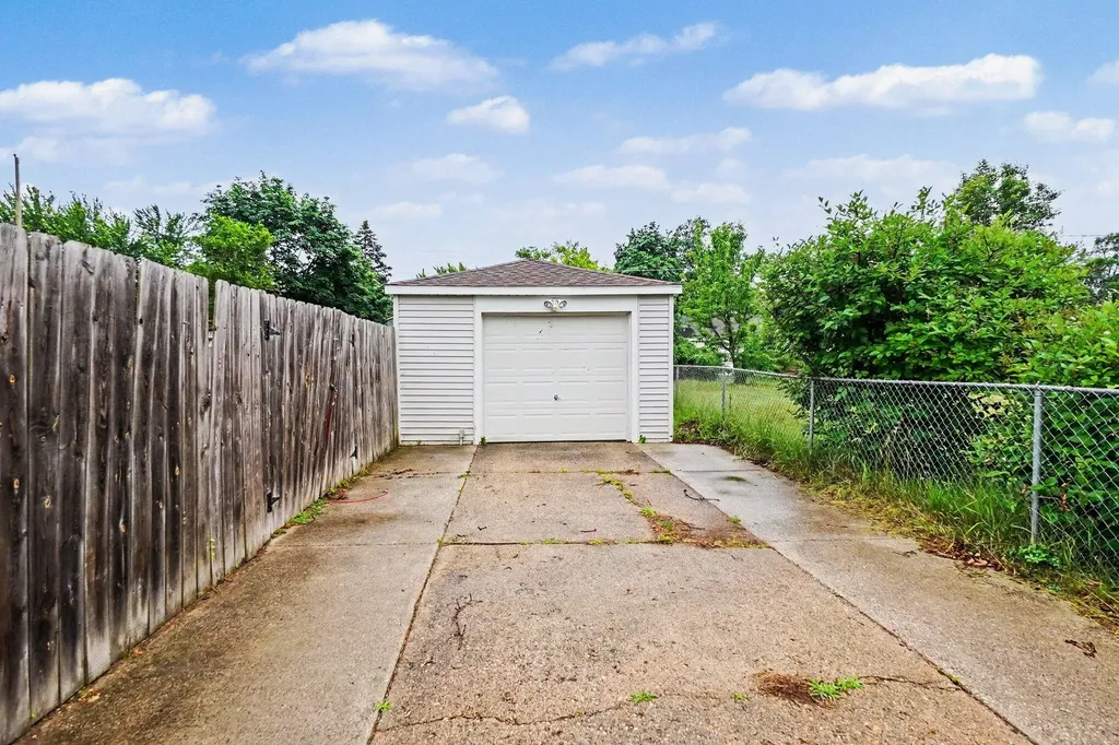 1262 NE Beechwood Street NE Grand Rapids City MI 49505