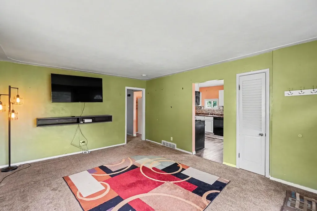 1262 NE Beechwood Street NE Grand Rapids City MI 49505