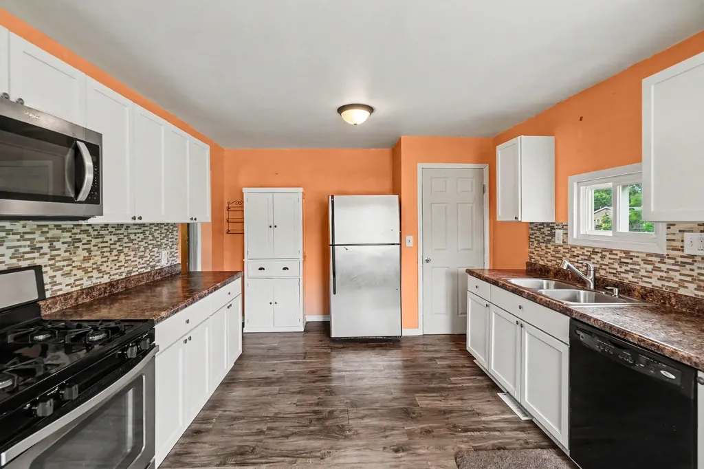 1262 NE Beechwood Street NE Grand Rapids City MI 49505