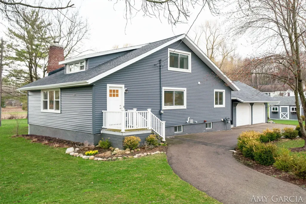 6387 Cascade Road SE Cascade Charter Township MI 49546
