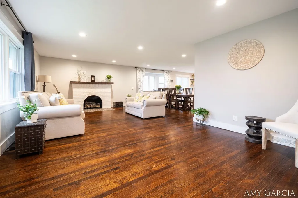 6387 Cascade Road SE Cascade Charter Township MI 49546