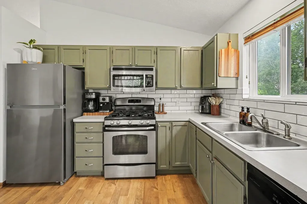3053 Burritt Street NW Grand Rapids City MI 49504