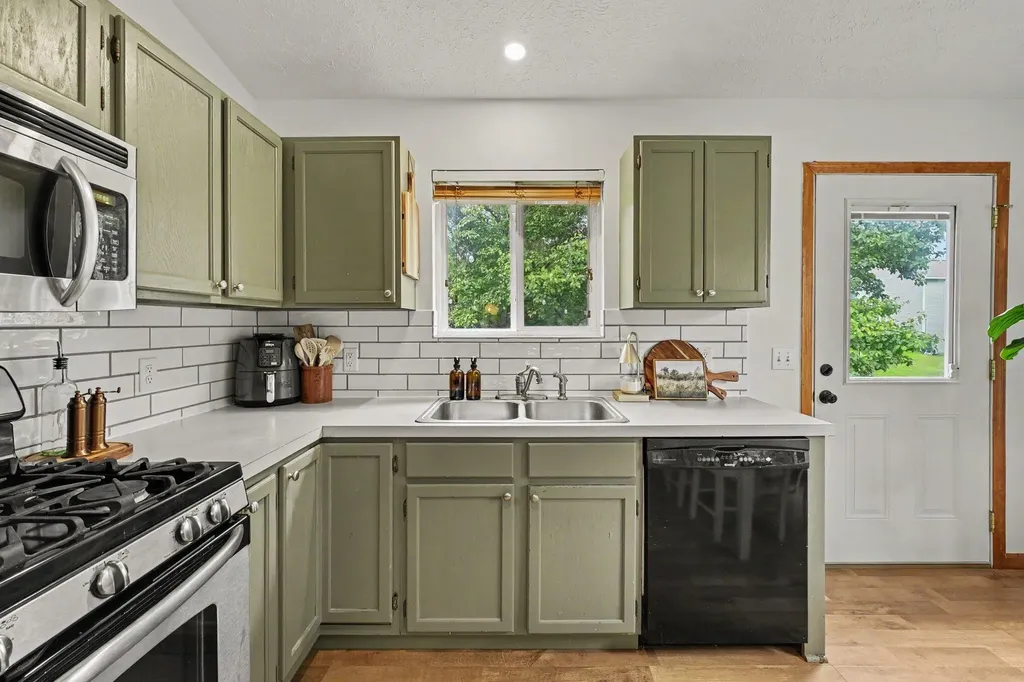 3053 Burritt Street NW Grand Rapids City MI 49504