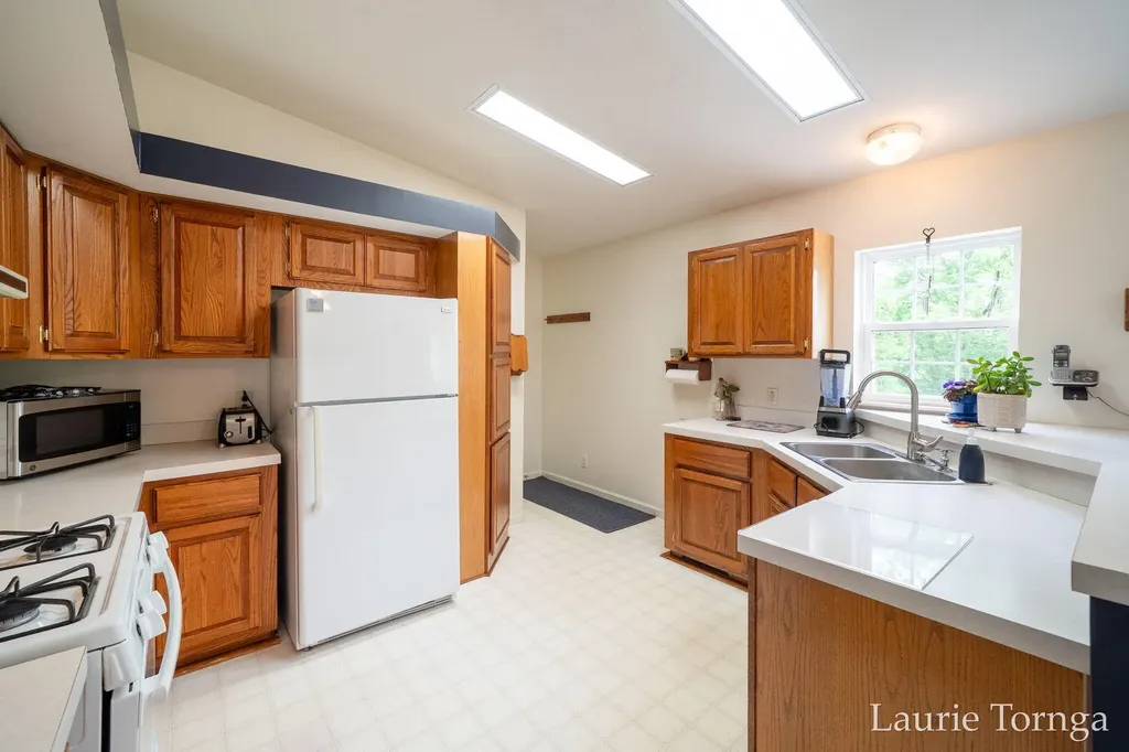 2670 Grand River Drive NE Ada Township MI 49525