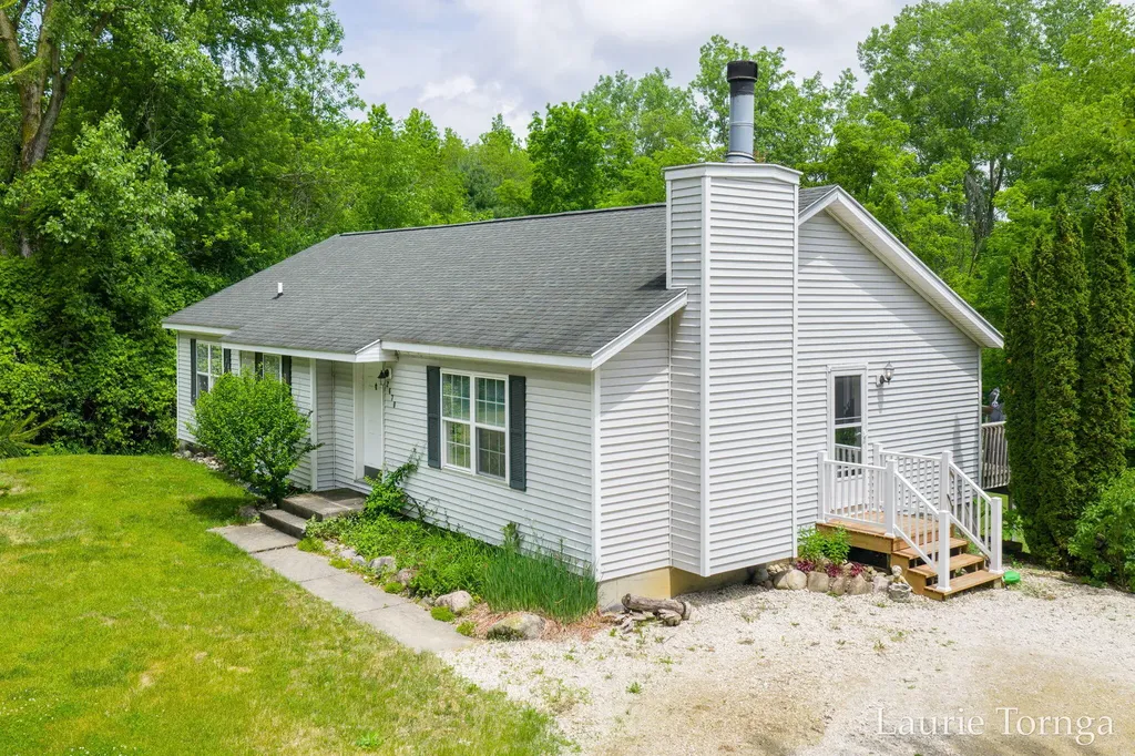 2670 Grand River Drive NE Ada Township MI 49525