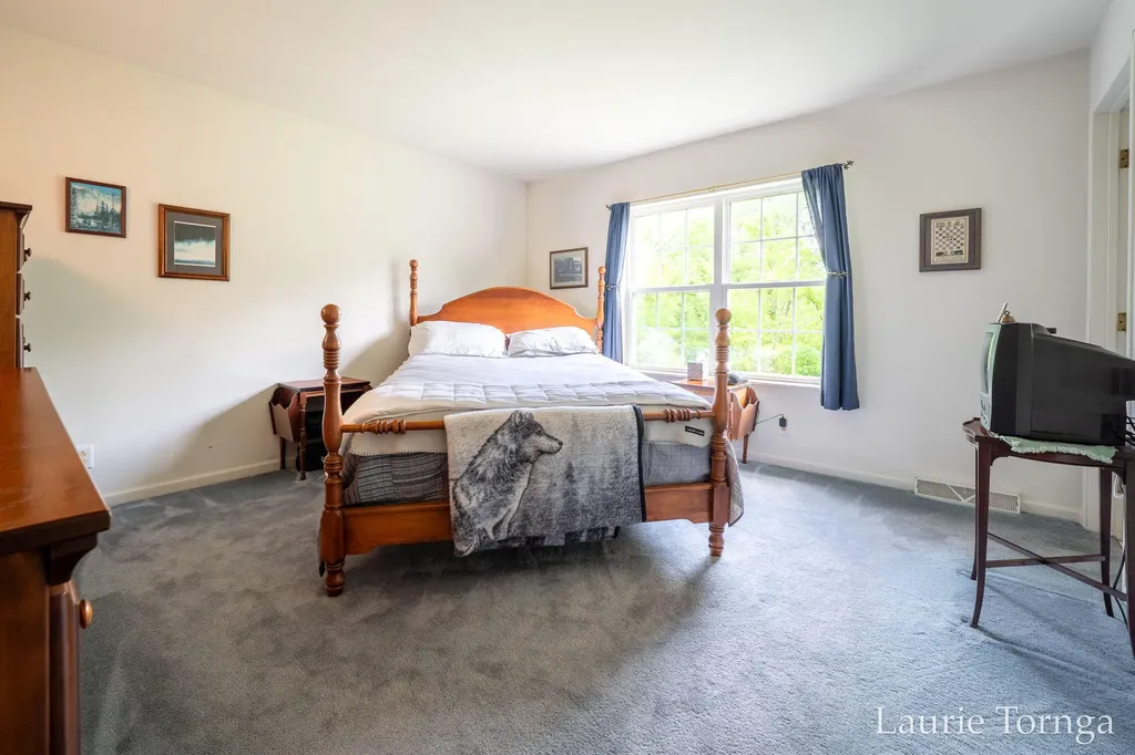 2670 Grand River Drive NE Ada Township MI 49525