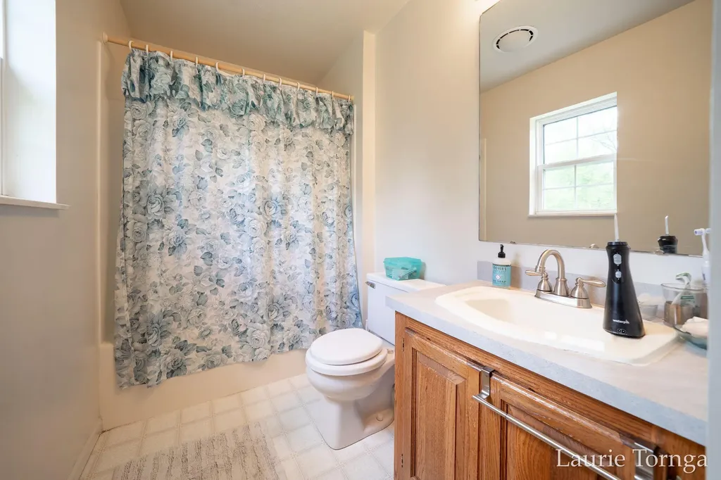 2670 Grand River Drive NE Ada Township MI 49525