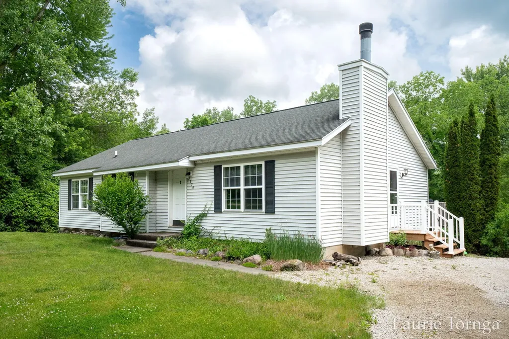 2670 Grand River Drive NE Ada Township MI 49525
