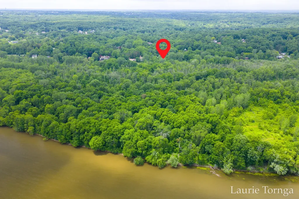 2670 Grand River Drive NE Ada Township MI 49525