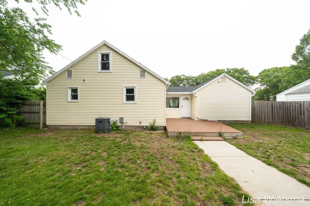 2357 Crozier Avenue Muskegon City MI 49441