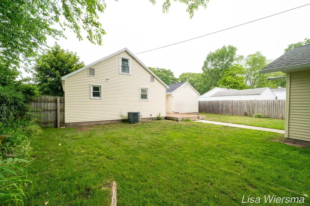 2357 Crozier Avenue Muskegon City MI 49441