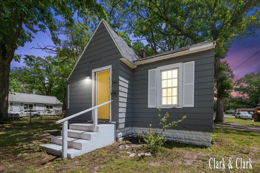 2044 Wood Street Muskegon Heights City MI 49444
