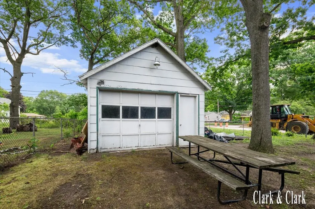 2044 Wood Street Muskegon Heights City MI 49444