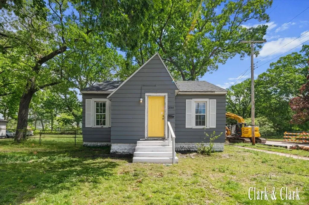 2044 Wood Street Muskegon Heights City MI 49444