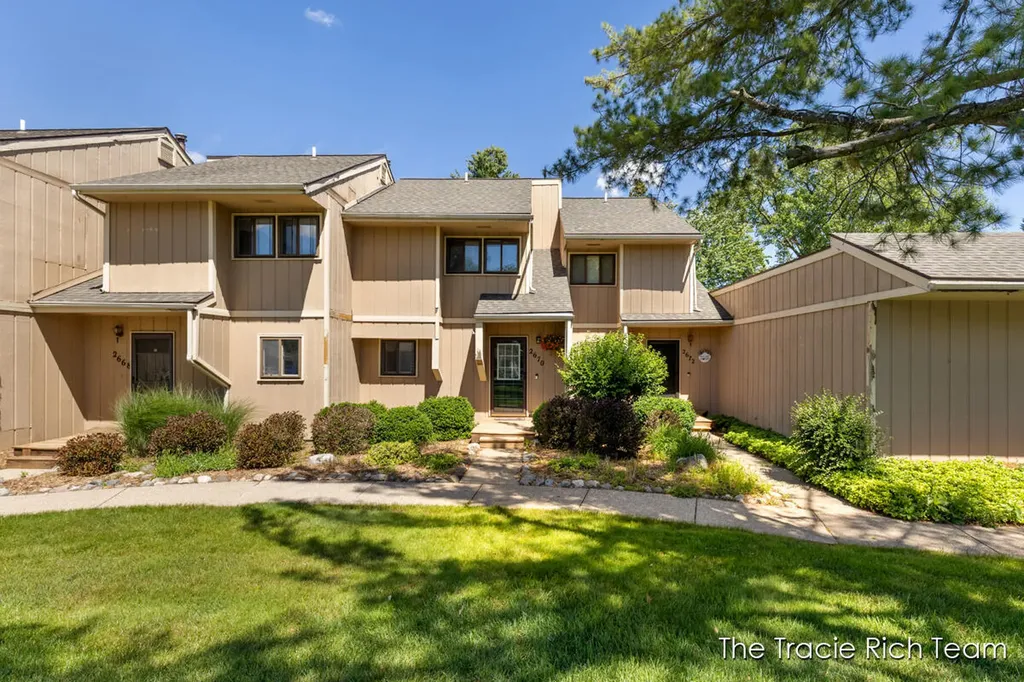 2670 Ridgecroft Drive SE Kentwood City MI 49546