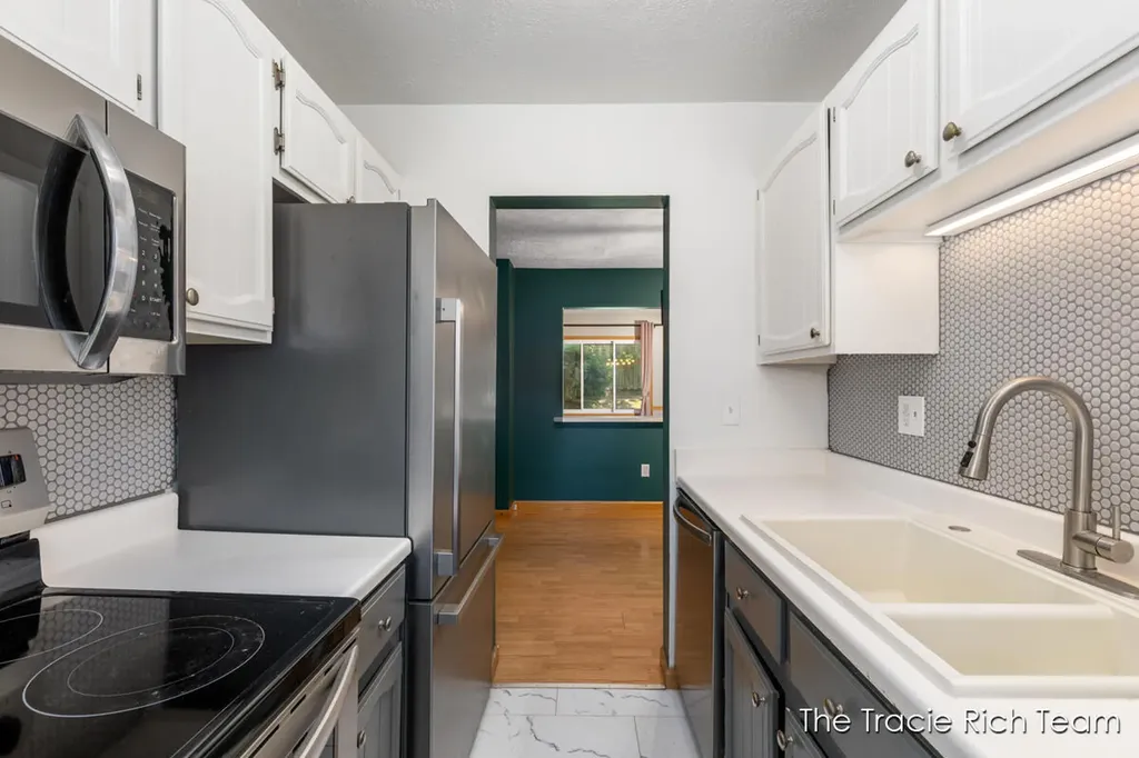 2670 Ridgecroft Drive SE Kentwood City MI 49546