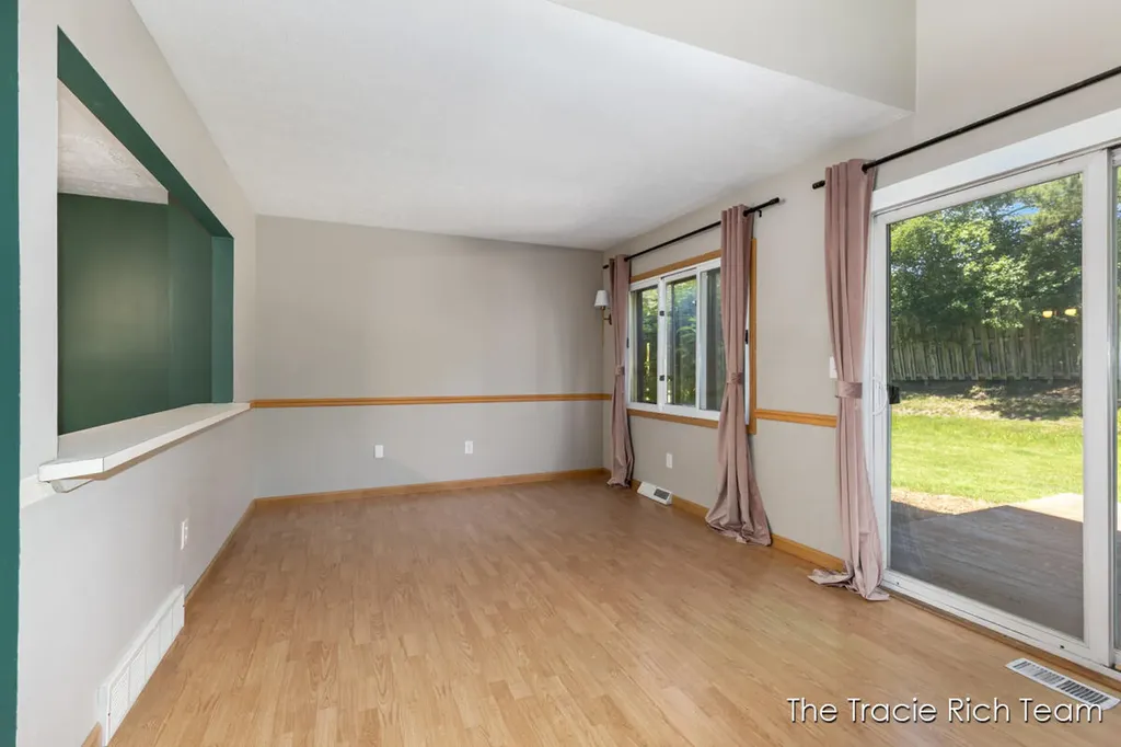 2670 Ridgecroft Drive SE Kentwood City MI 49546