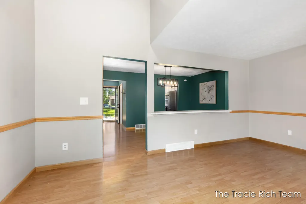 2670 Ridgecroft Drive SE Kentwood City MI 49546