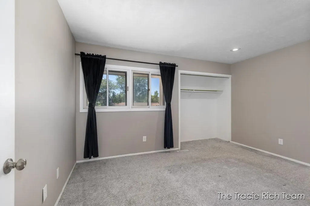 2670 Ridgecroft Drive SE Kentwood City MI 49546