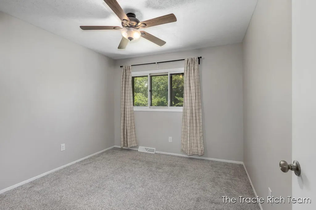 2670 Ridgecroft Drive SE Kentwood City MI 49546