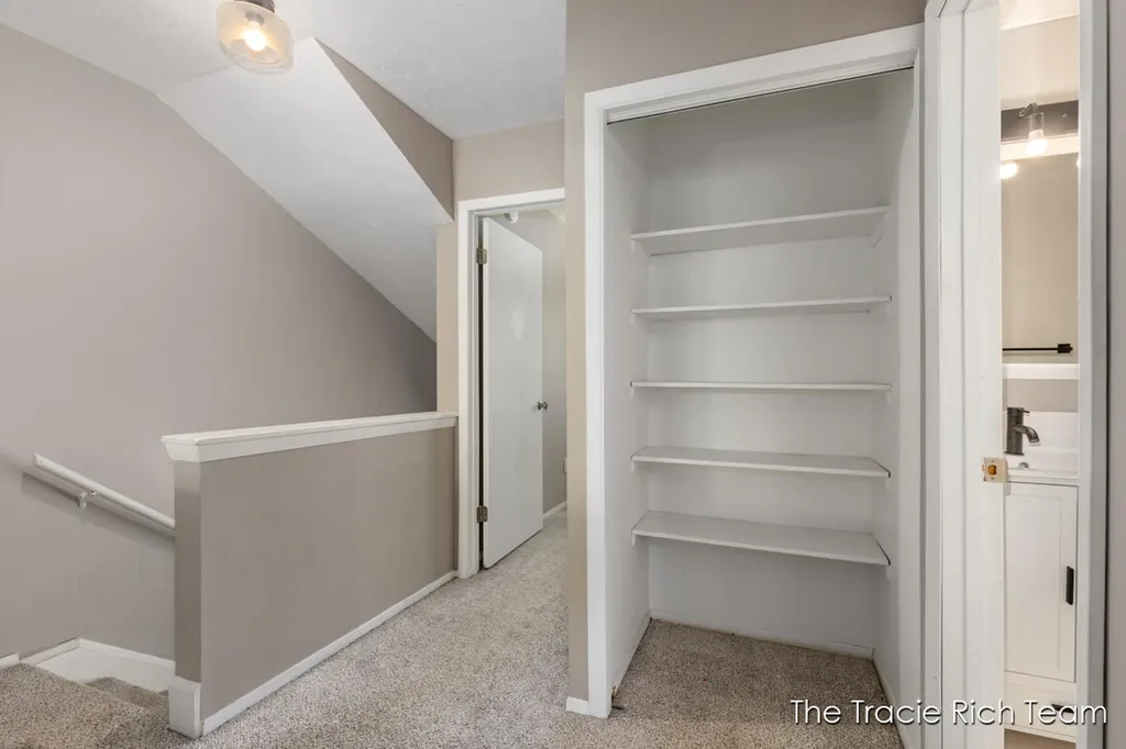 2670 Ridgecroft Drive SE Kentwood City MI 49546