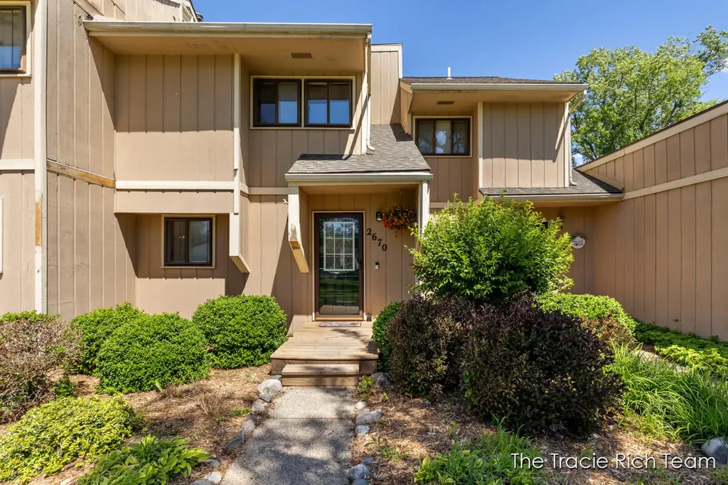 2670 Ridgecroft Drive SE Kentwood City MI 49546