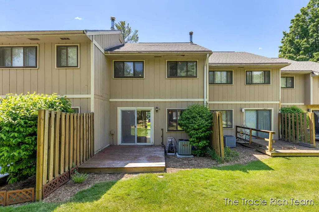 2670 Ridgecroft Drive SE Kentwood City MI 49546