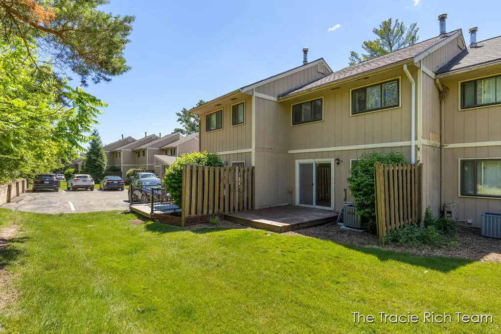 2670 Ridgecroft Drive SE Kentwood City MI 49546