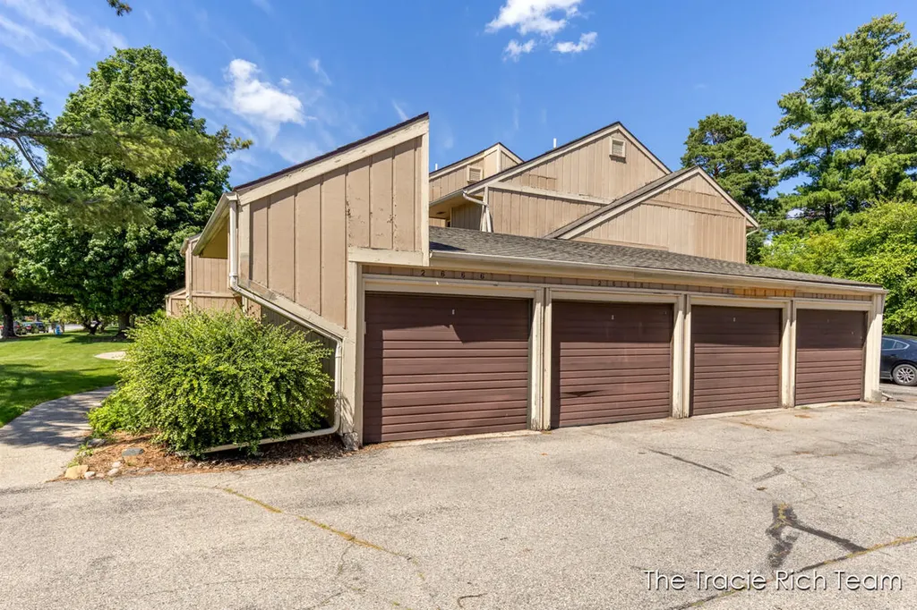 2670 Ridgecroft Drive SE Kentwood City MI 49546