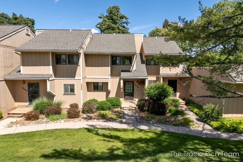 2670 Ridgecroft Drive SE Kentwood City MI 49546