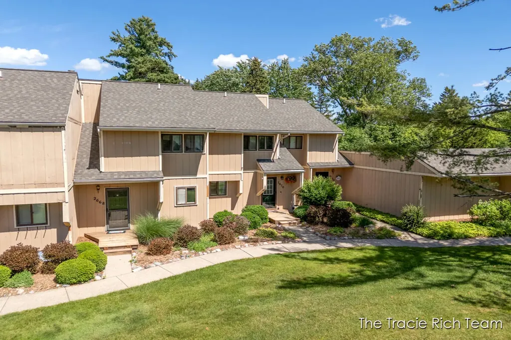 2670 Ridgecroft Drive SE Kentwood City MI 49546