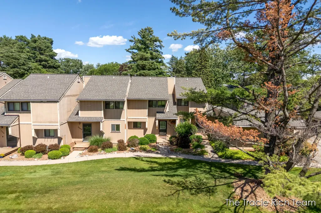 2670 Ridgecroft Drive SE Kentwood City MI 49546