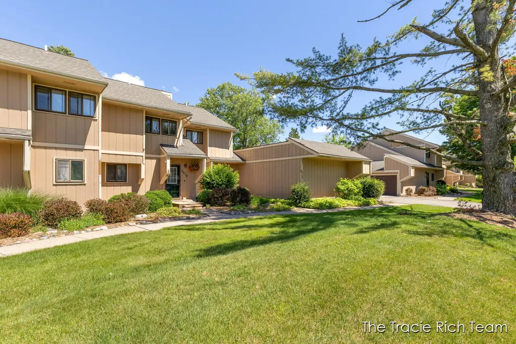 2670 Ridgecroft Drive SE Kentwood City MI 49546