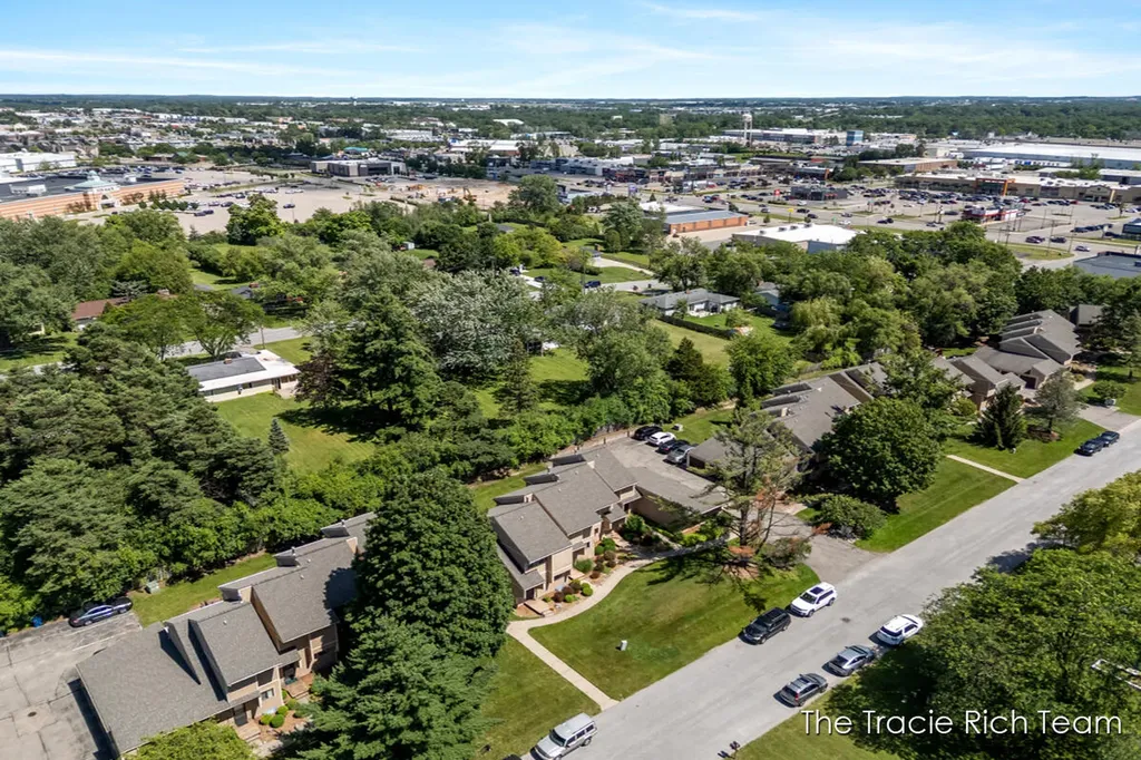 2670 Ridgecroft Drive SE Kentwood City MI 49546